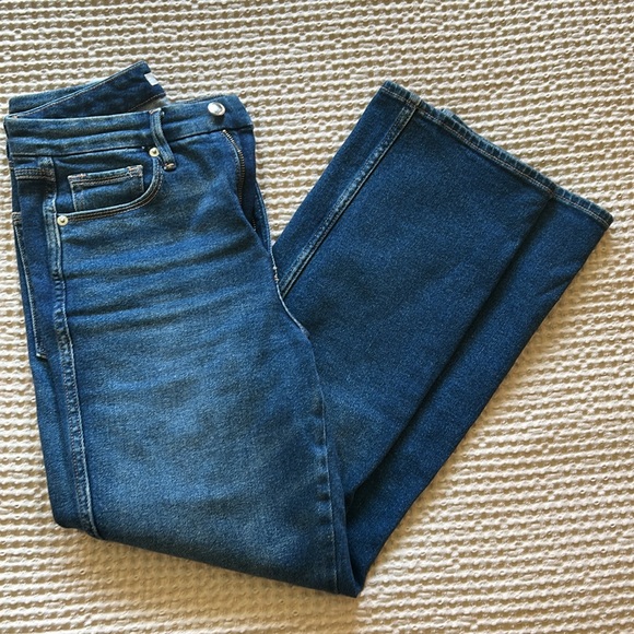 Good American Good Curve Western Yoke Straight Jeans - Picture 2 of 6